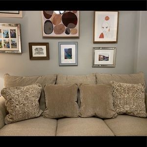 Set of 4 matching accent pillows